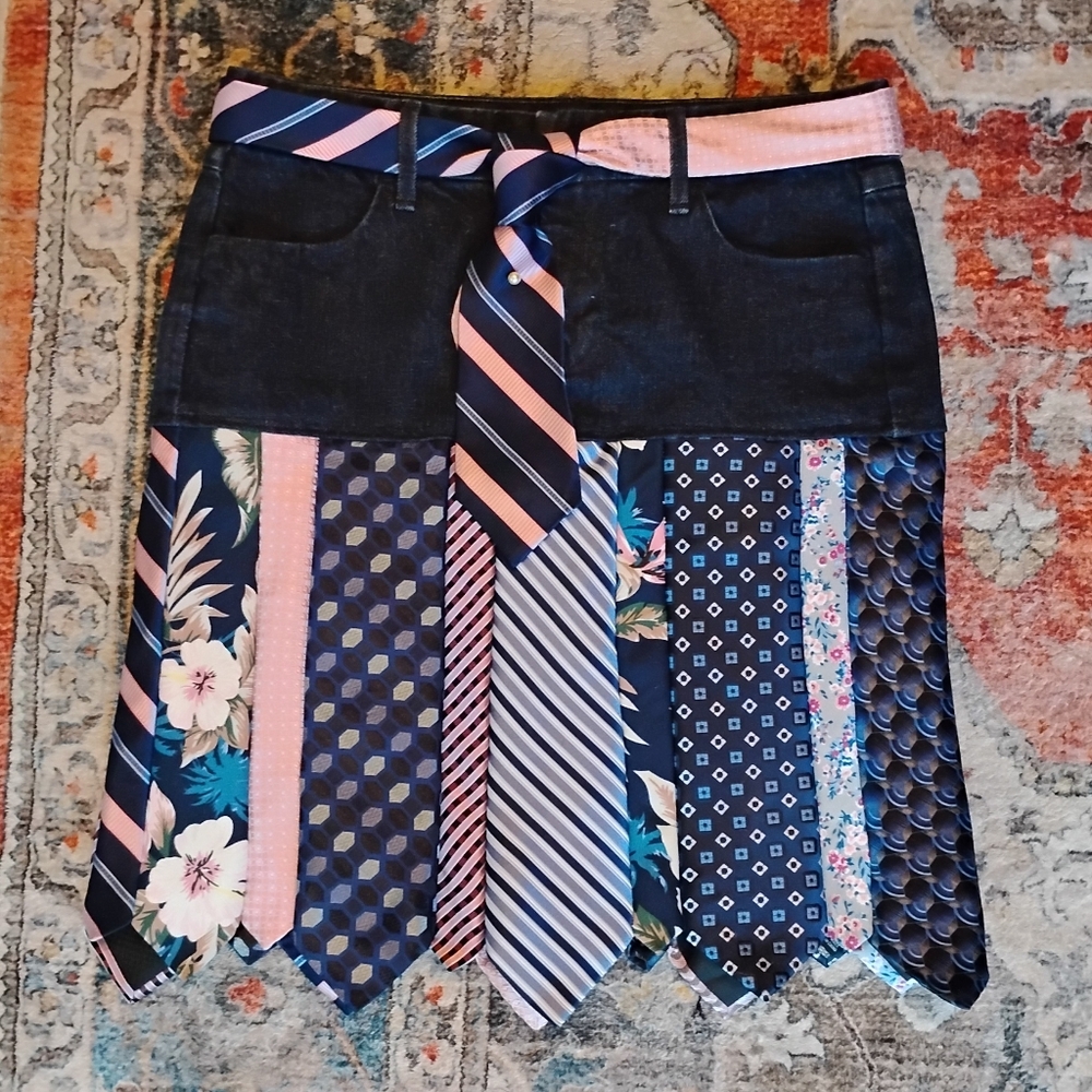 Necktie And Denim Jeans Skirt Size 8 Blue Pink White Belted